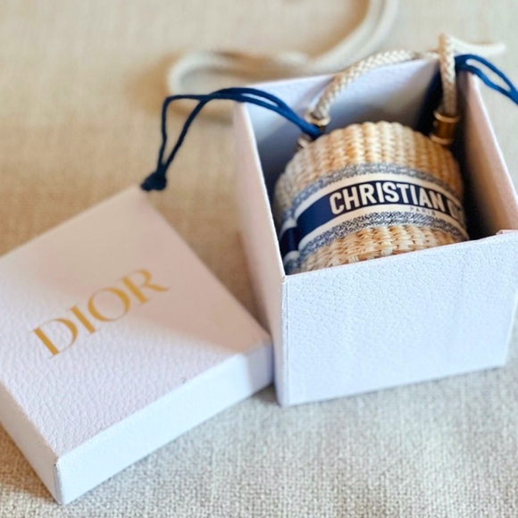Sold✨ Authentic Christian Dior Mini Straw Bucket Bag - Picture 3 of 16